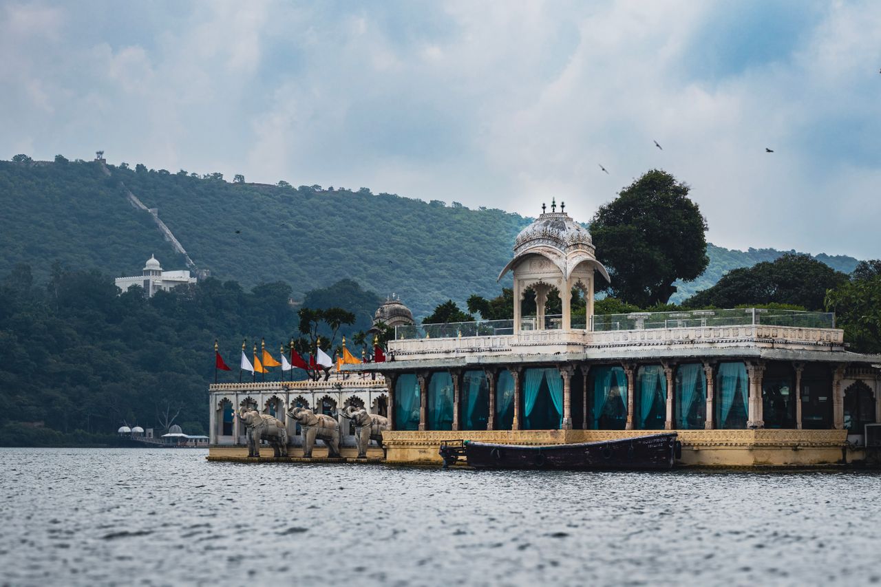 Jag Mandir Island Dining