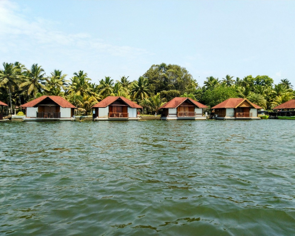 Floating Cottage Stay